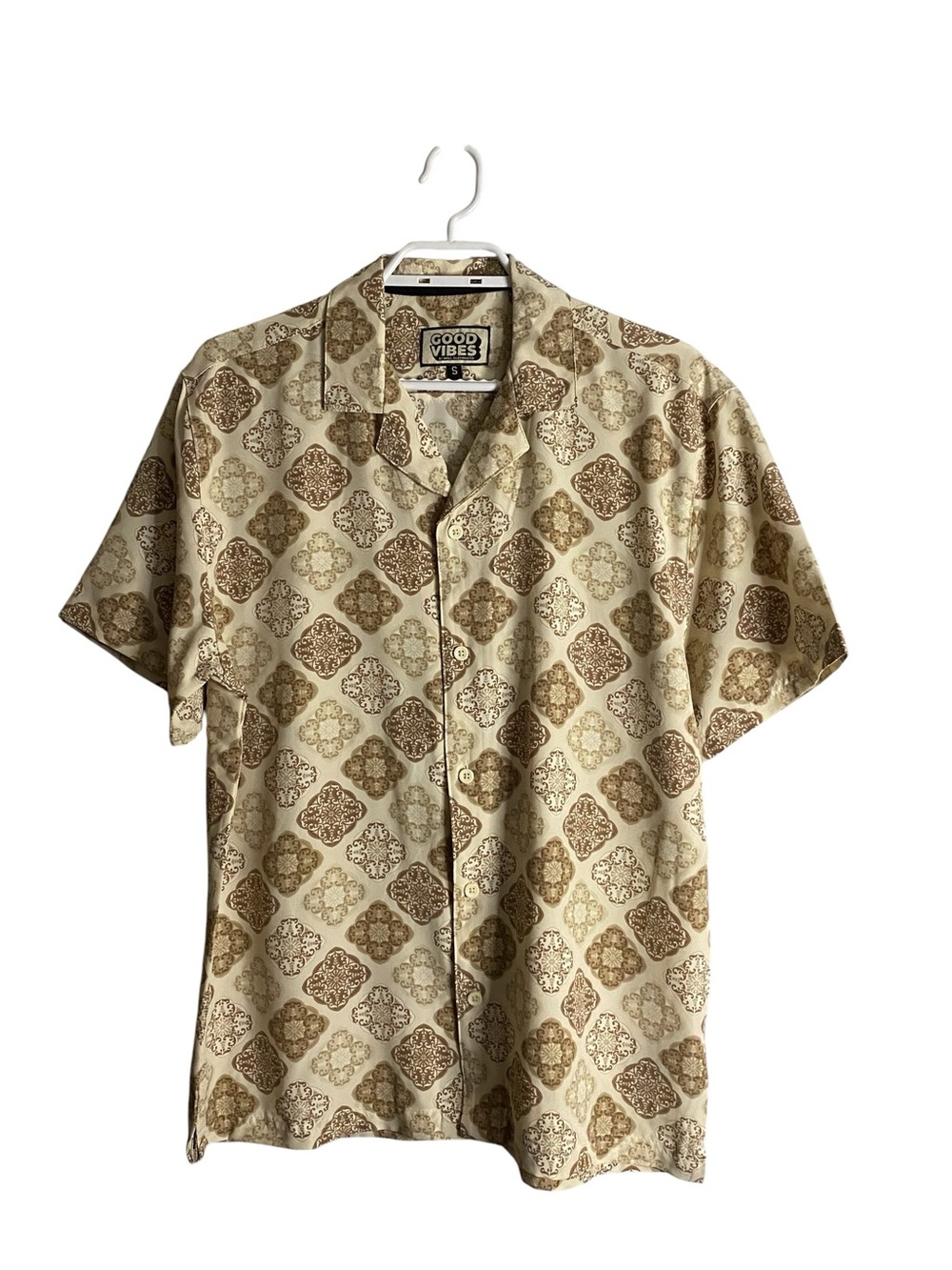 Good Vibes Men’s Beige All-Over Print Short Sleeve Casual Button-Down Shirt